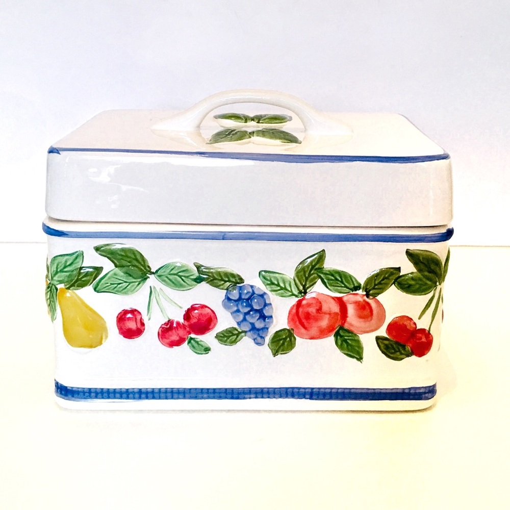 Portugal Ceramics, Inc. Hand-painted Keepsake Box